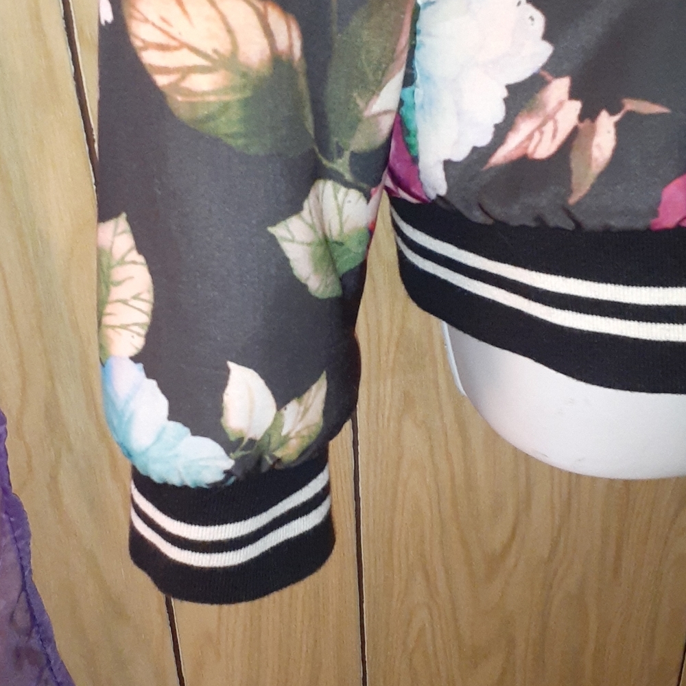 SOLD Forever 21 Quilted Flower Jacket - Picture 5 of 8
